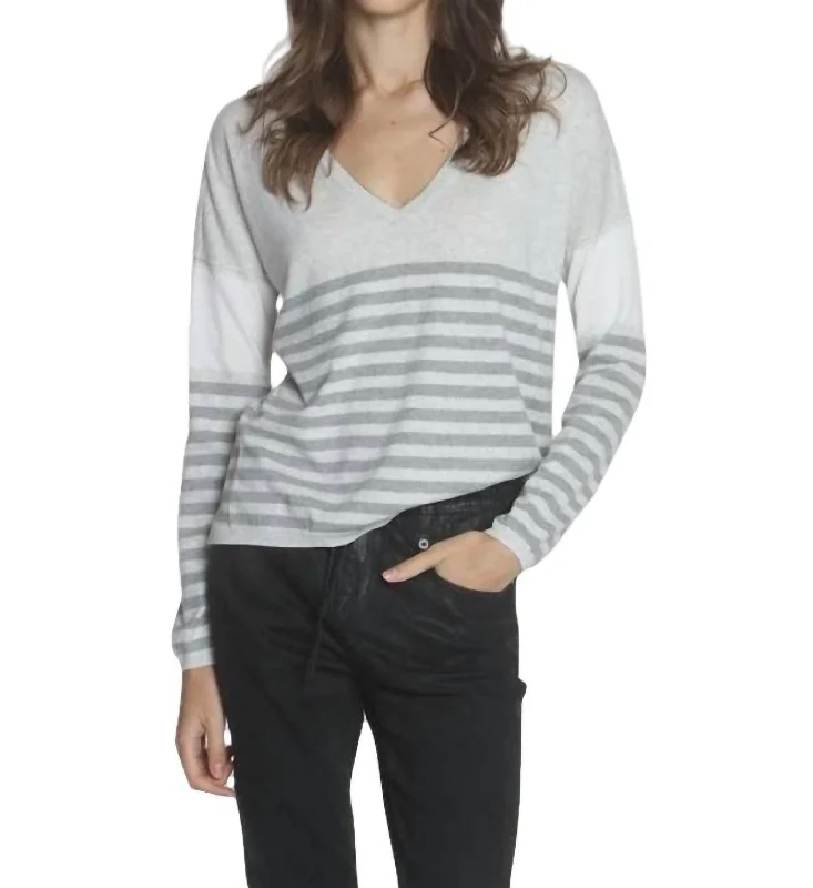 Lindsey Stripe Vee Top In Pumice/fog